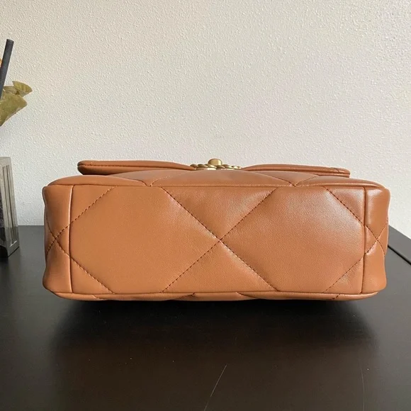 NIB 23C Chanel 19 CC Caramel Quilted Calfskin Leather Flap Bag in Caramel Brown - Picture 6 of 10